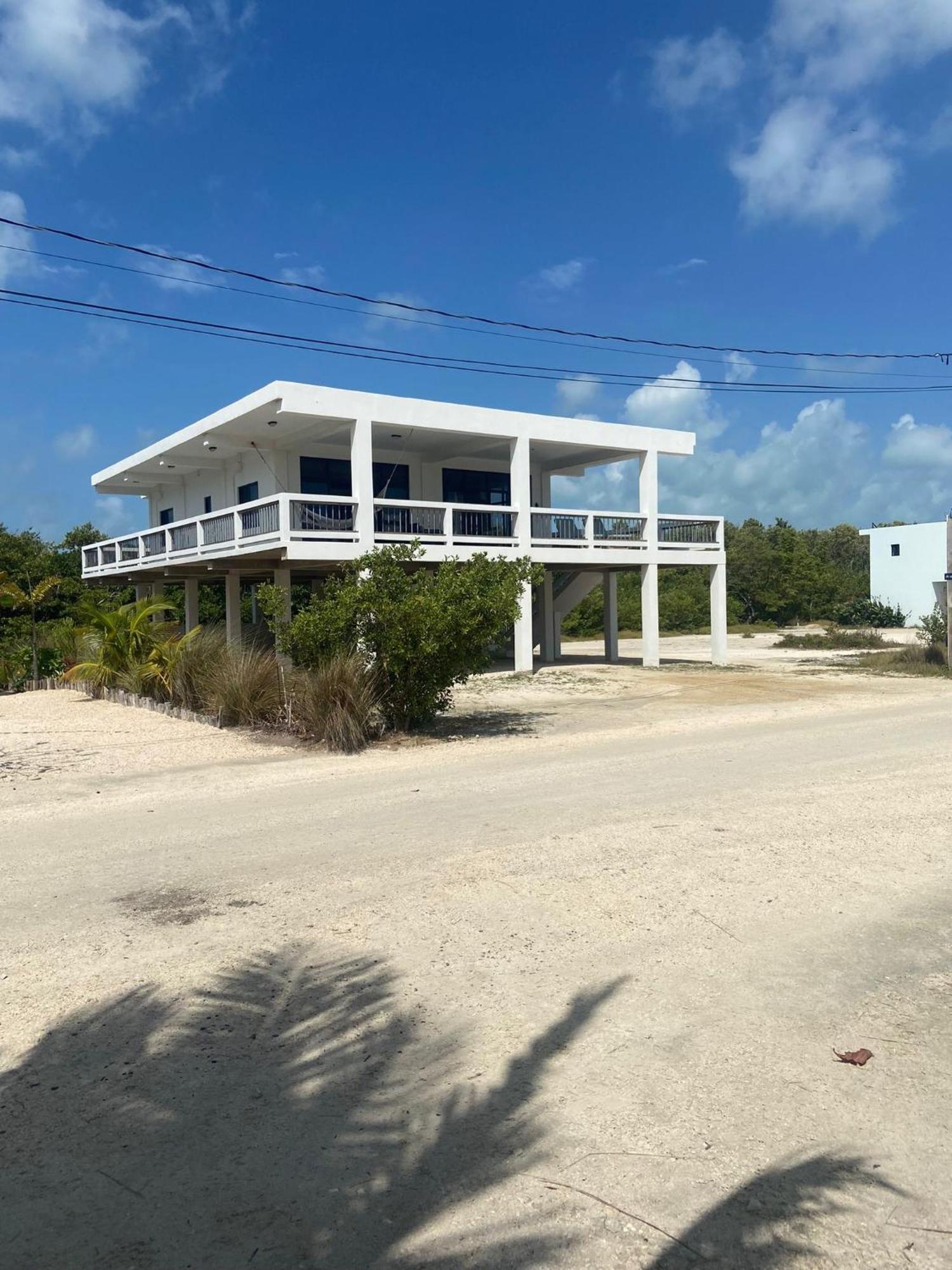 Villa Sea Lux San Pedro  Exterior photo
